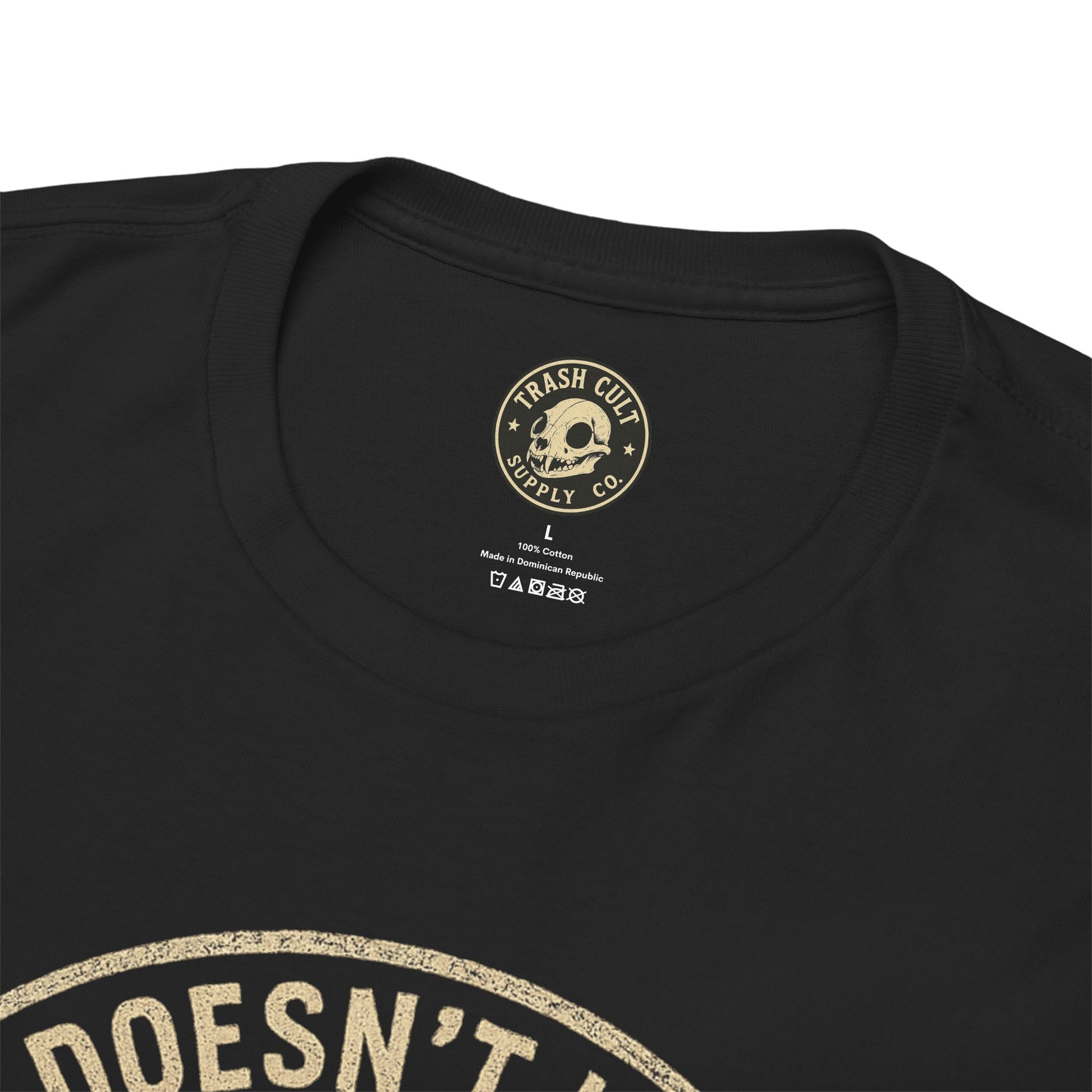 “What Doesn’t Kill You Makes You Stronger” Skull & Bow T-Shirt – Vintage Grunge Graphic | Gildan 5000