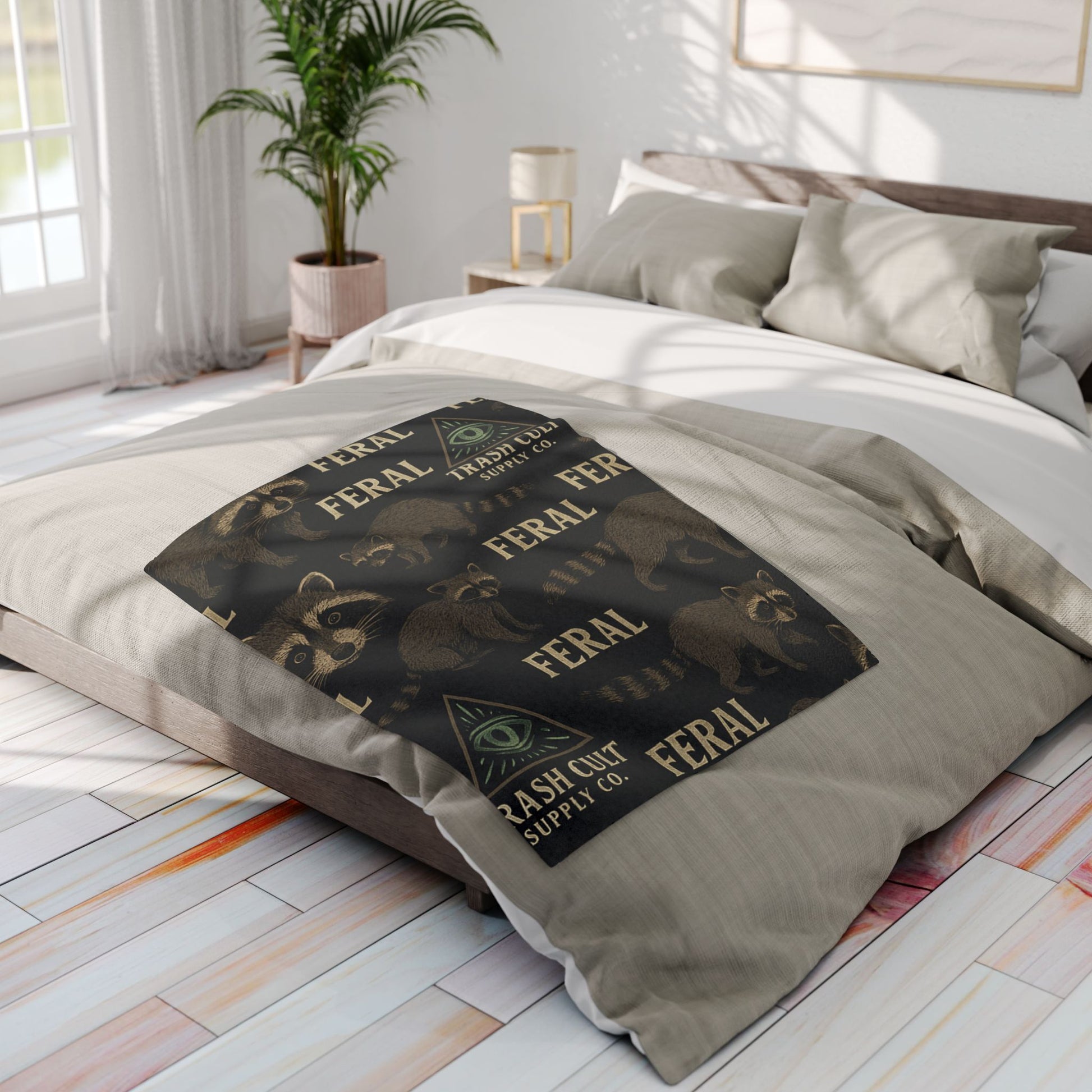 Feral Raccoon Arctic Fleece Blanket, Cozy Wildlife Blanket, Unique Gift for Animal Lovers, Soft Throw for Home Decor, Perfect for Camping